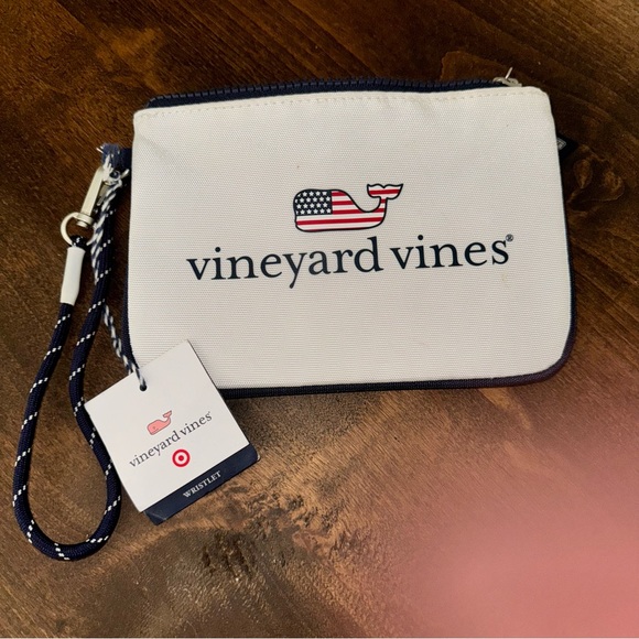 Vineyard Vines For Target White Wristlet Medium New With Tag - Picture 2 of 7